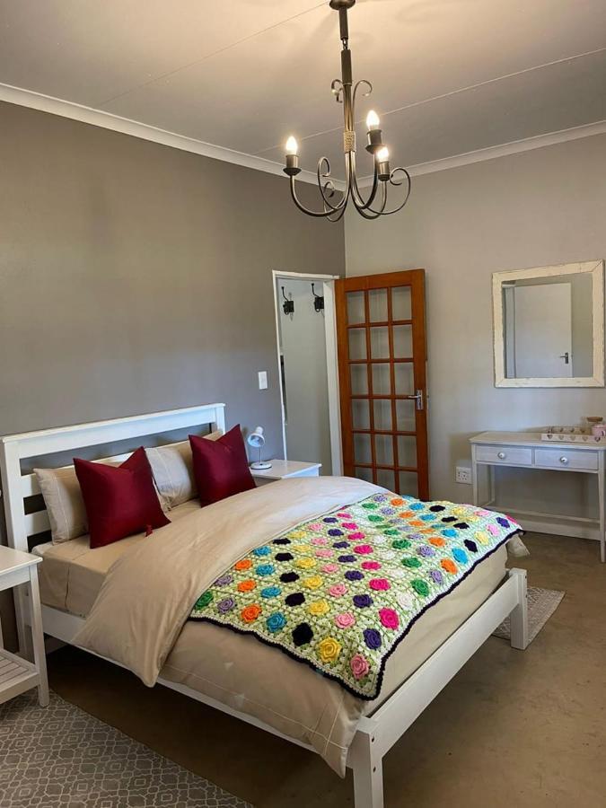 Rocks & Roses Farm Stay Lochiel Экстерьер фото